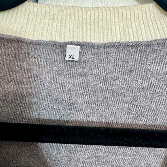 EUC. Gray button down women’s cardigan sweater XL. Light weight withpockets - Picture 3 of 13